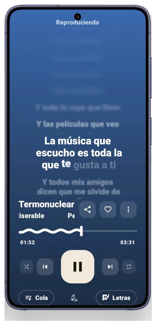 Pantalla de letras sincronizadas de FrikiMusic con la línea activa resaltada